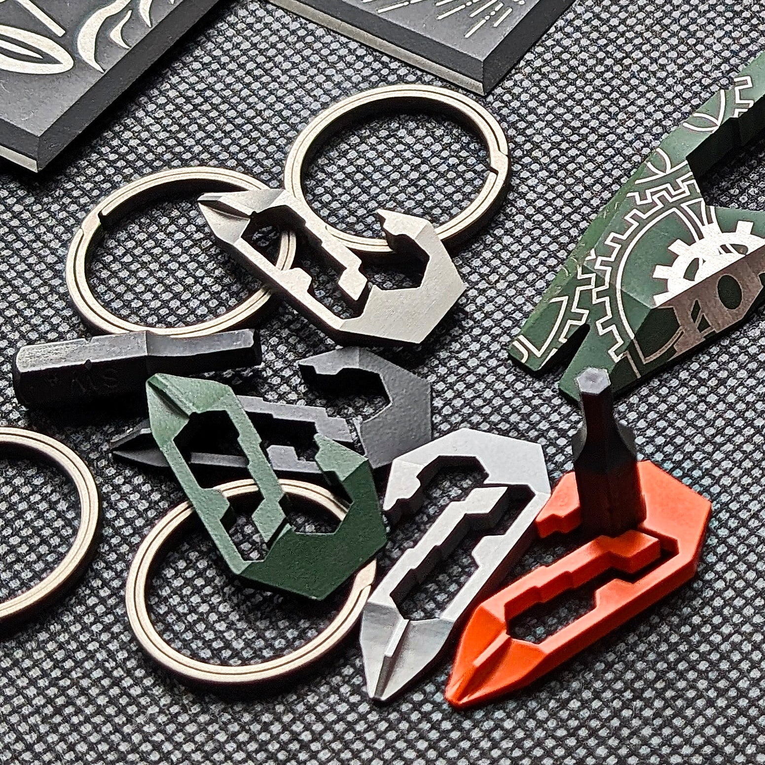 TMT キーリング Titanium Keychain Multitool | S Keychain — Bottle Opener & Bit