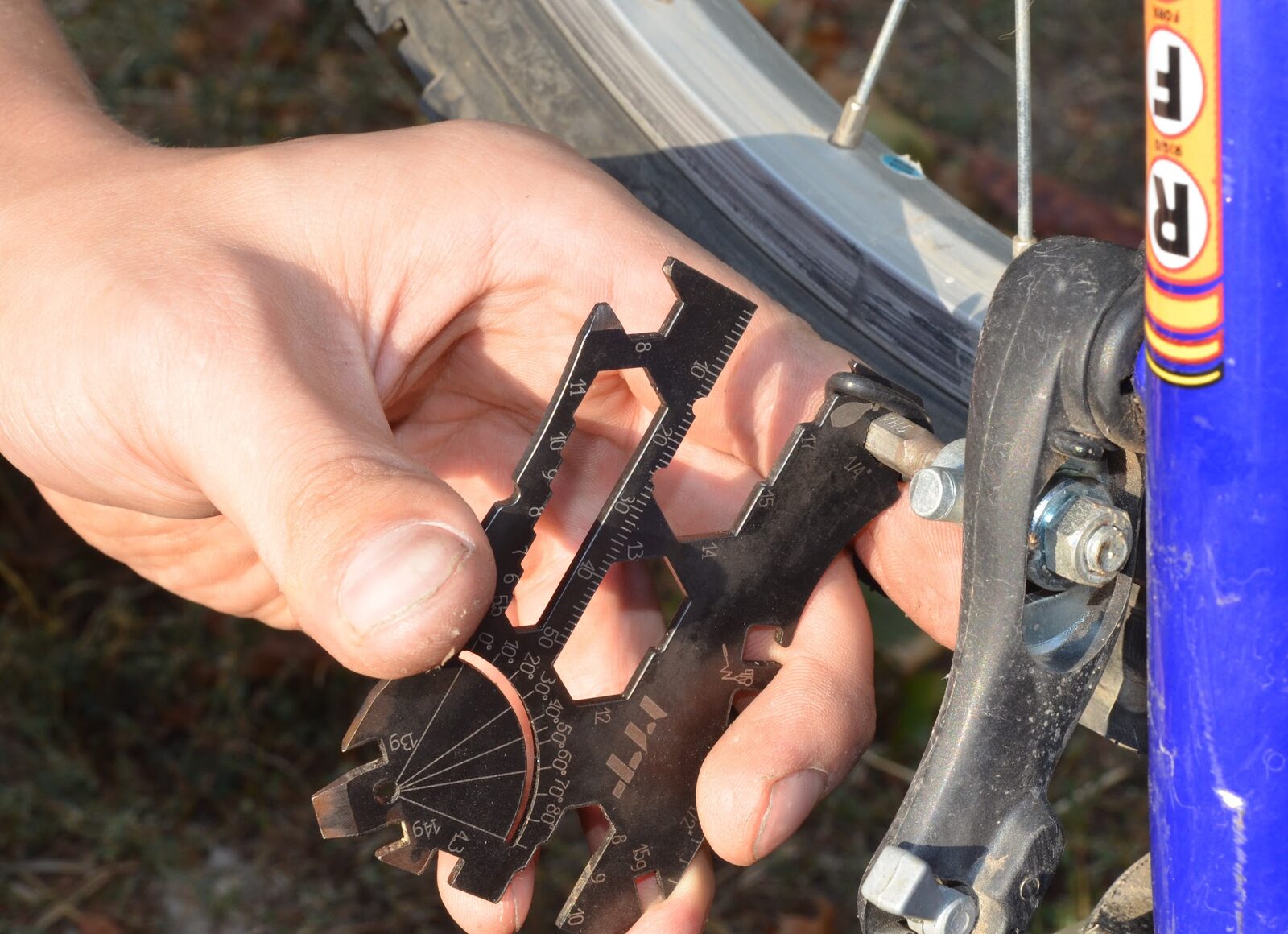 Gen1 MT card tightening a bicycle brake, 2015